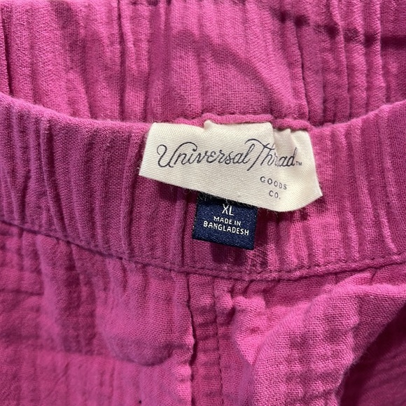 Universal Threads shorts - Picture 2 of 3